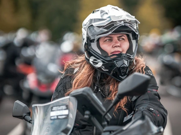 Overseas Pakistani Female Biker Completes Historic UK to Pakistan Journey